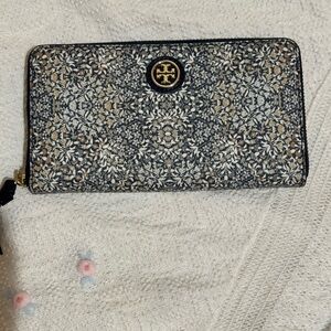 Tory Burch Kerrington Wristlet Wallet, Kaleidoscope
